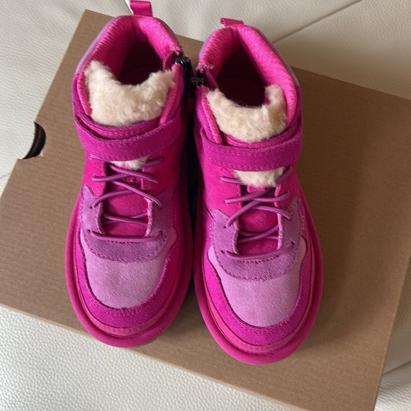 Ugg kids Boots - Picture 2 of 8